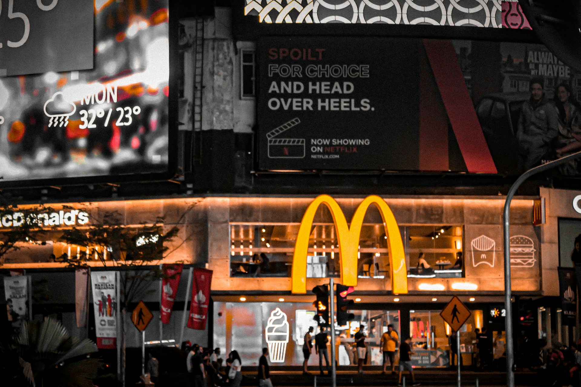 McDonald夜の風景