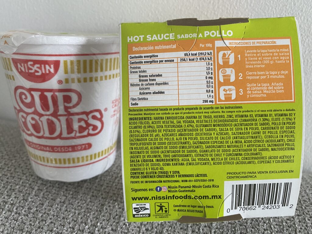 カップ麺とパッケージ
