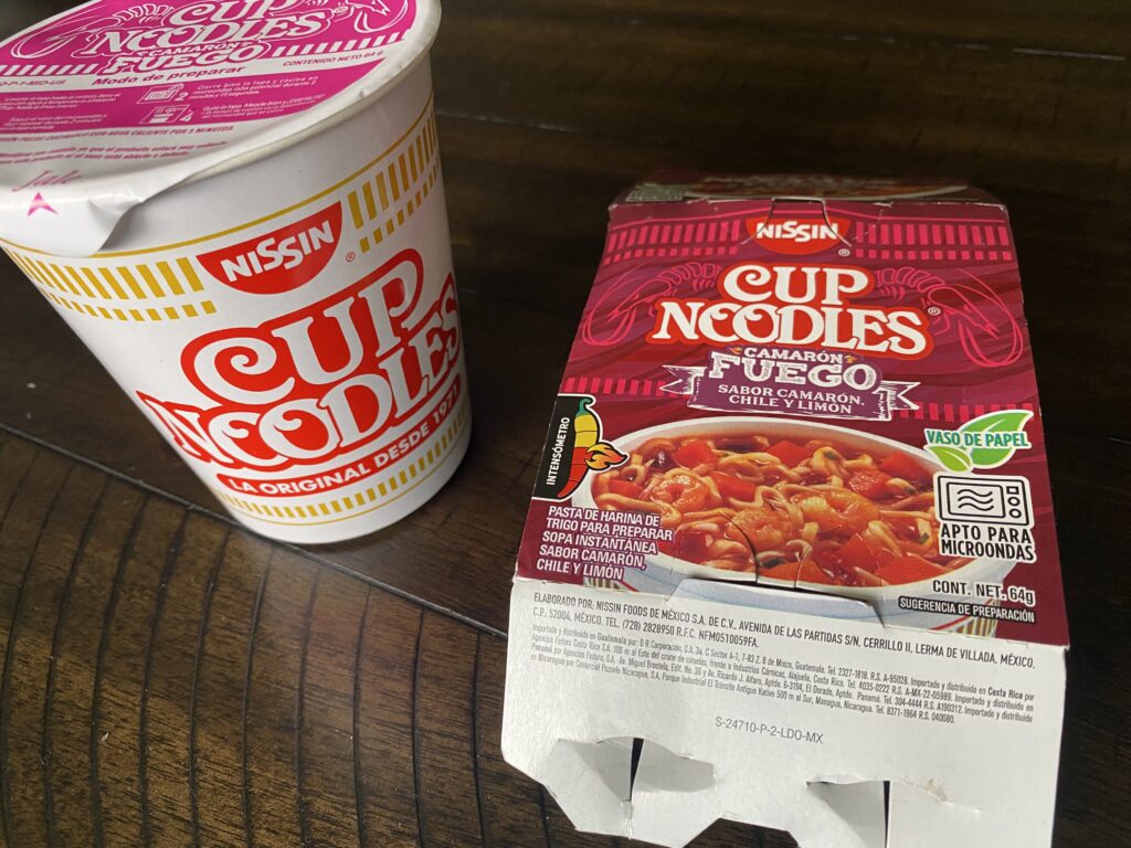 エビカップヌードルcamaron fuegoのパッケージ